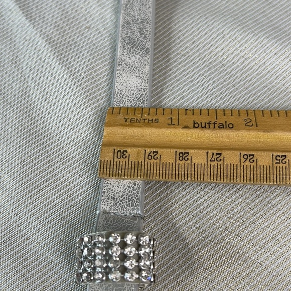 Reitmans Narrow Silver Metallic Crackled Rhinestone Belt Vegan Leather Size L - Picture 7 of 9